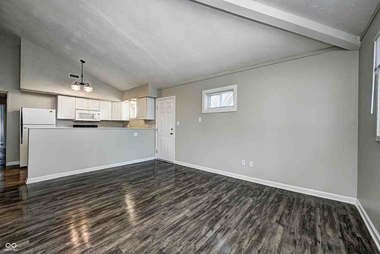 8467 Bluff Rd - Photo 5 of 18