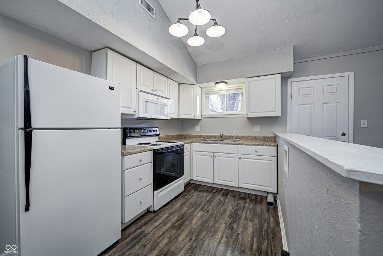 8467 Bluff Rd - Photo 6 of 18