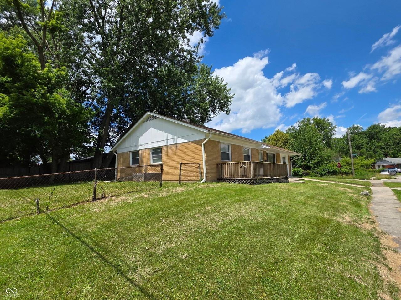 3416 N Hartman Dr - Photo 2 of 18