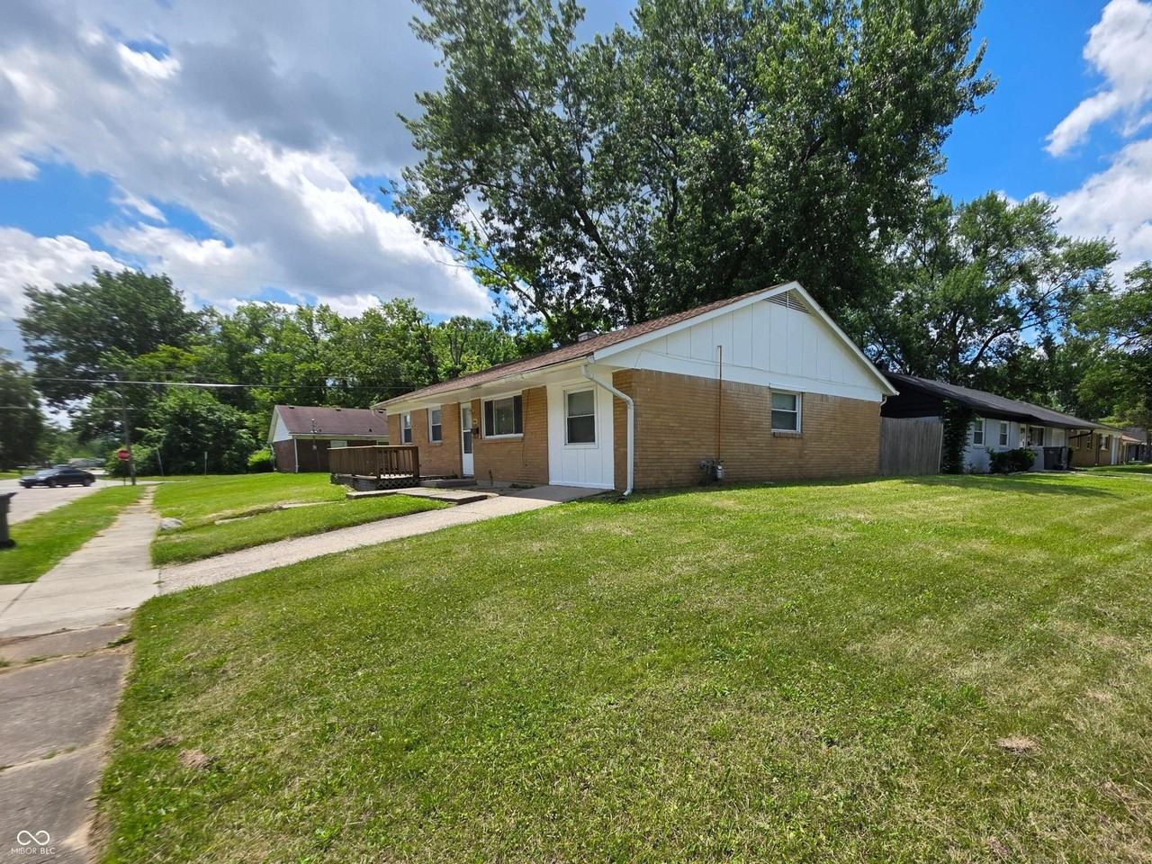 3416 N Hartman Dr - Photo 3 of 18
