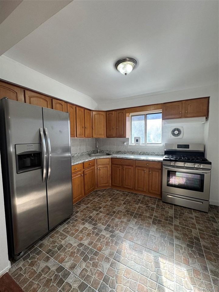17912 145th Ave #2 - Photo 3 of 7