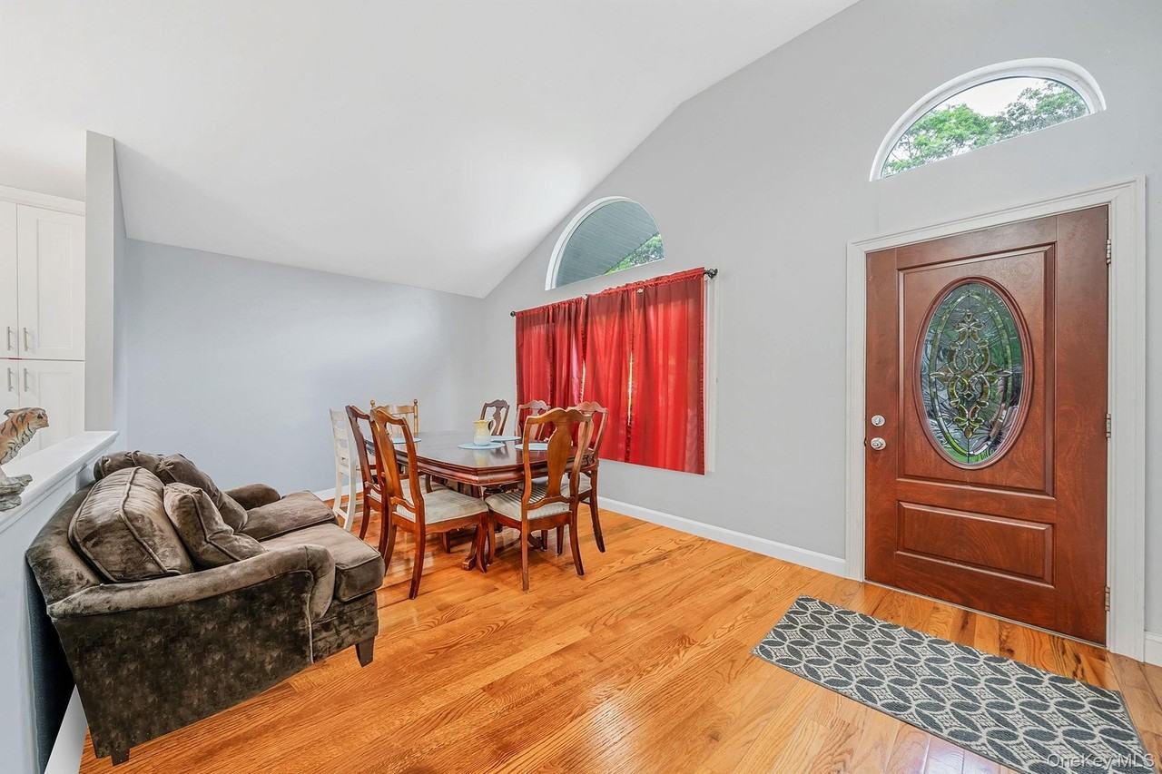 413 Glen Dr - Photo 2 of 8
