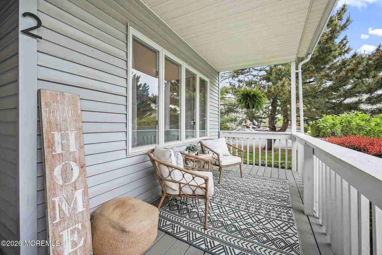 2 Oyster Creek Dr - Photo 4 of 39