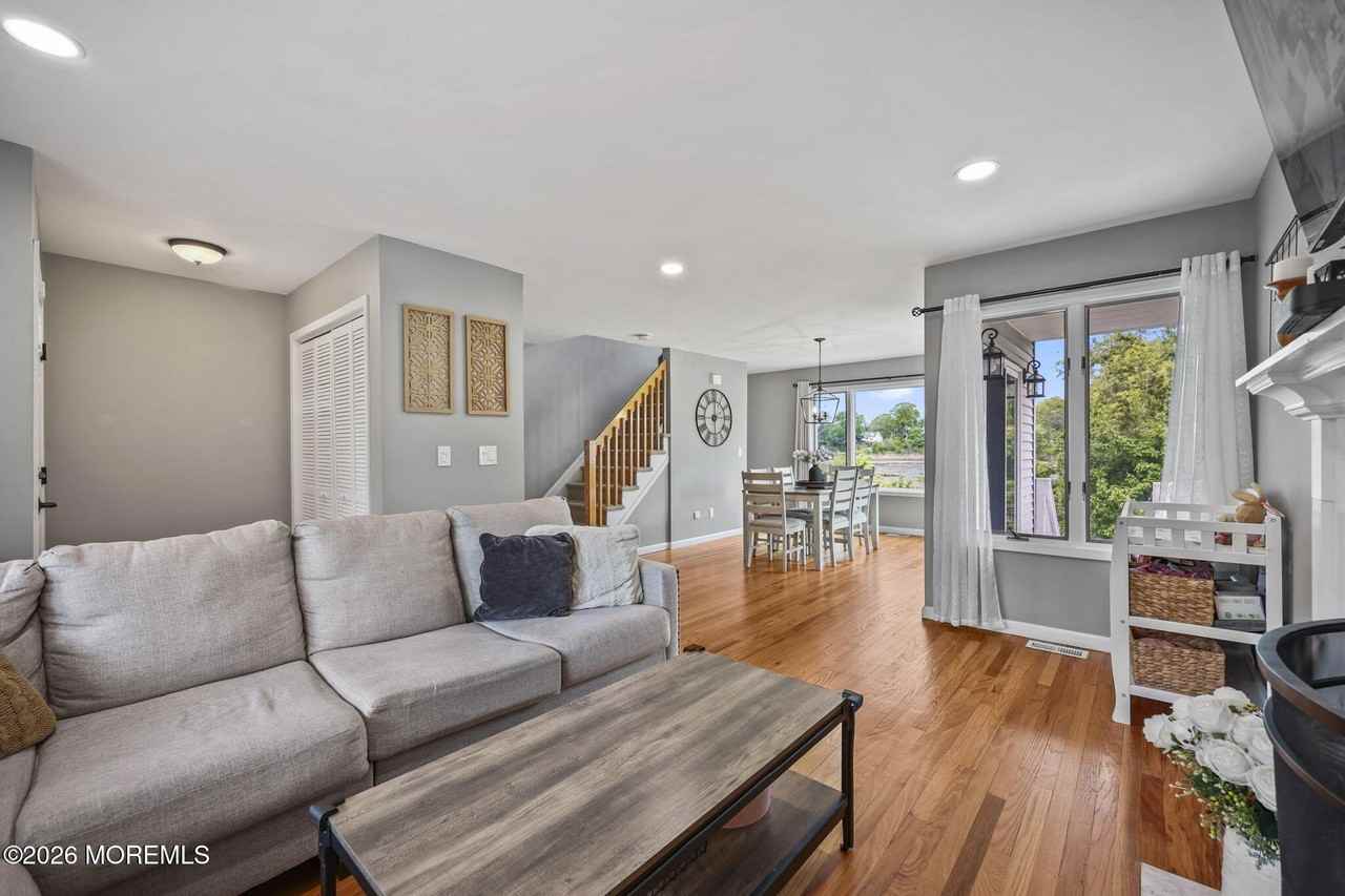 2 Oyster Creek Dr - Photo 5 of 39