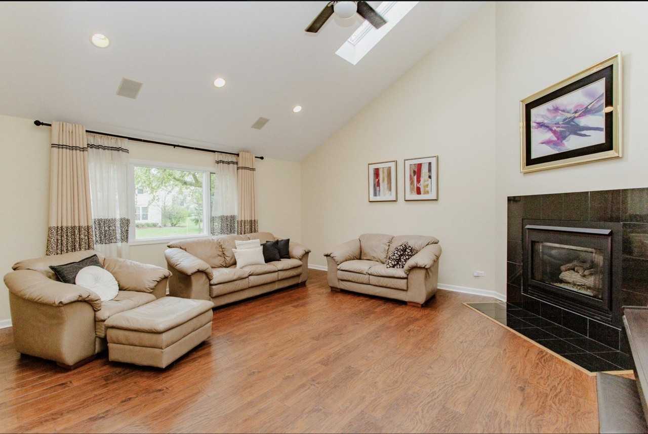 814 Dunhill Dr - Photo 4 of 22