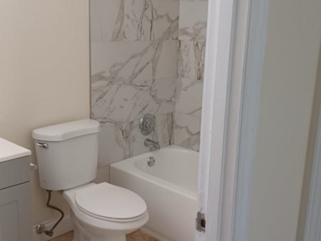 1947 Governors Ln #1947 - Photo 7 of 21