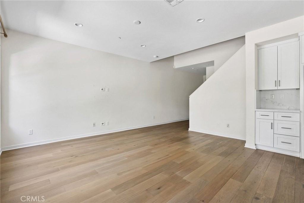 216 Finch - Photo 4 of 42