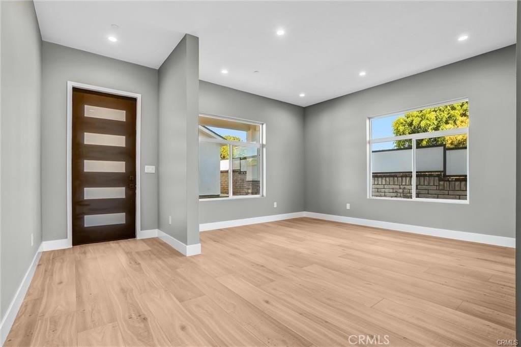 2124 W 238th St - Photo 4 of 39