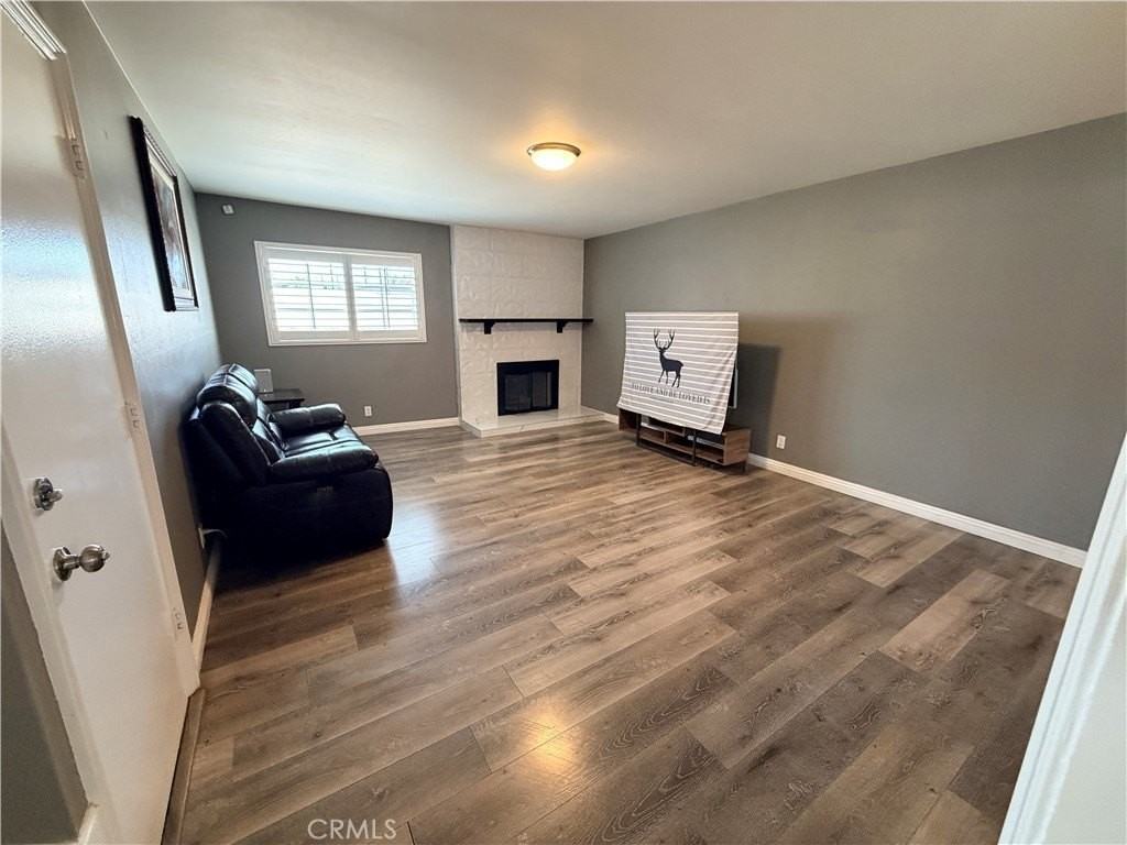 2139 W 160th St - Photo 5 of 37