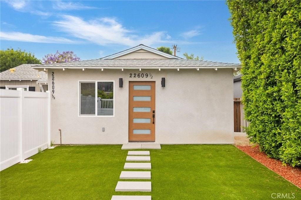 22609 Mariano St - Photo 2 of 10