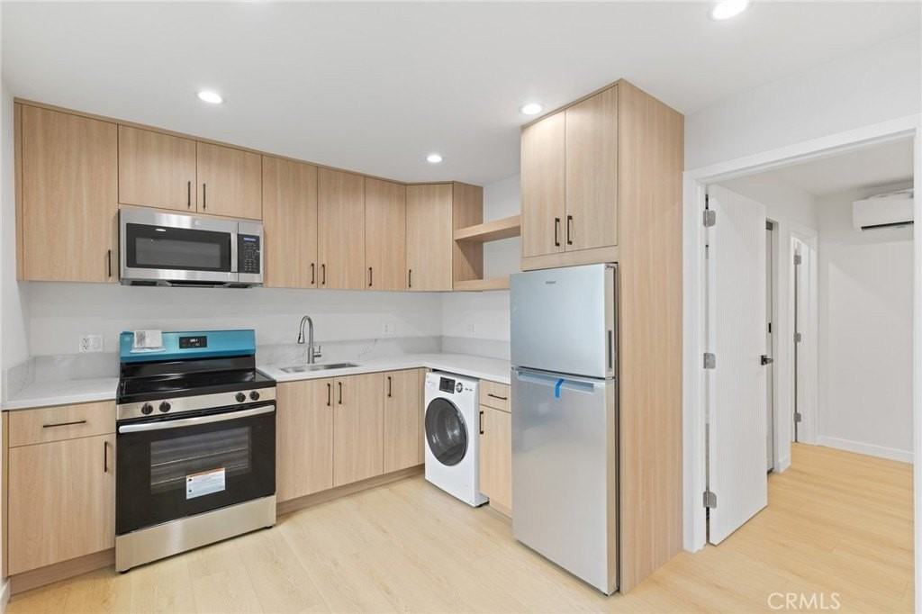 22609 Mariano St - Photo 4 of 10