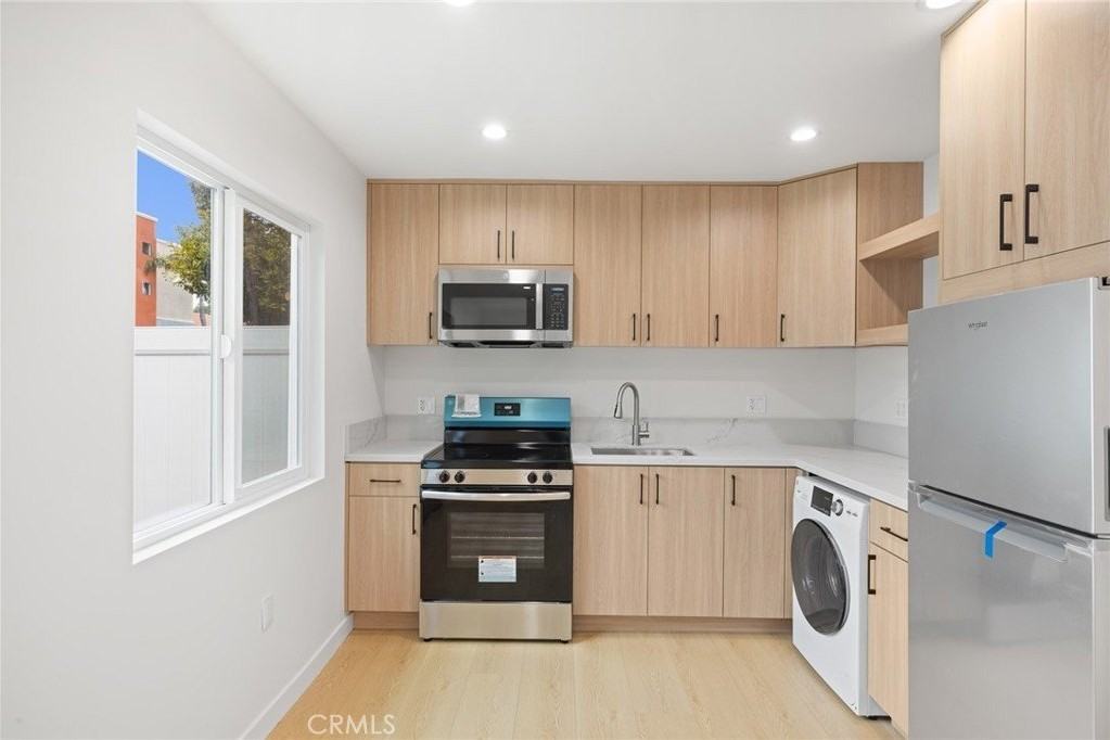 22609 Mariano St - Photo 5 of 10