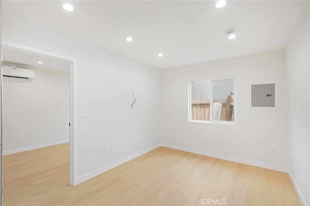 22609 Mariano St - Photo 6 of 10