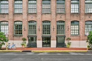 featured image of 1107 S Peters St #325