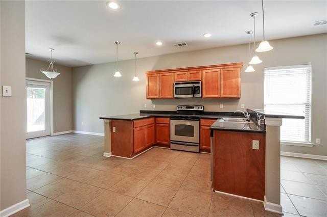 829 Fay St - Photo 3 of 10