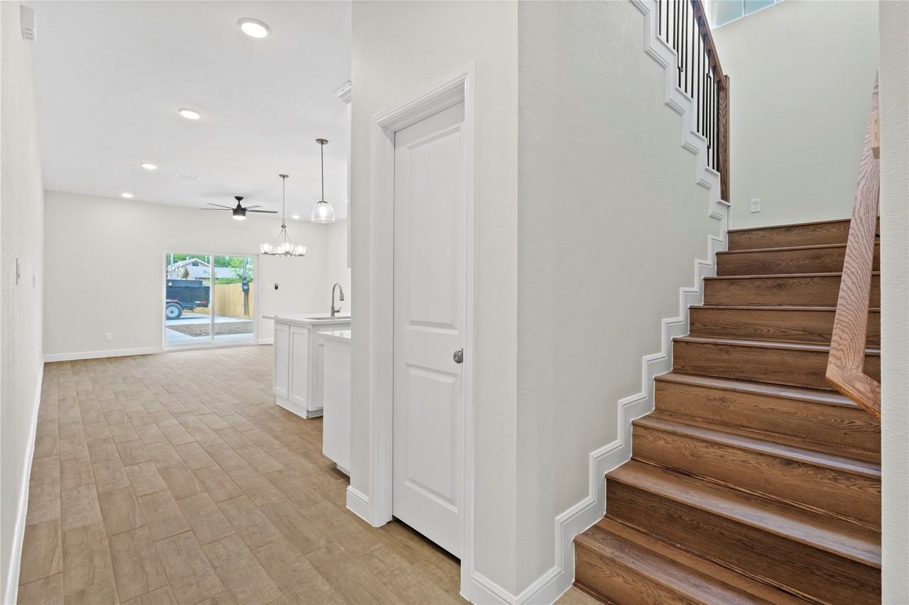 1246 Lowe St - Photo 6 of 16