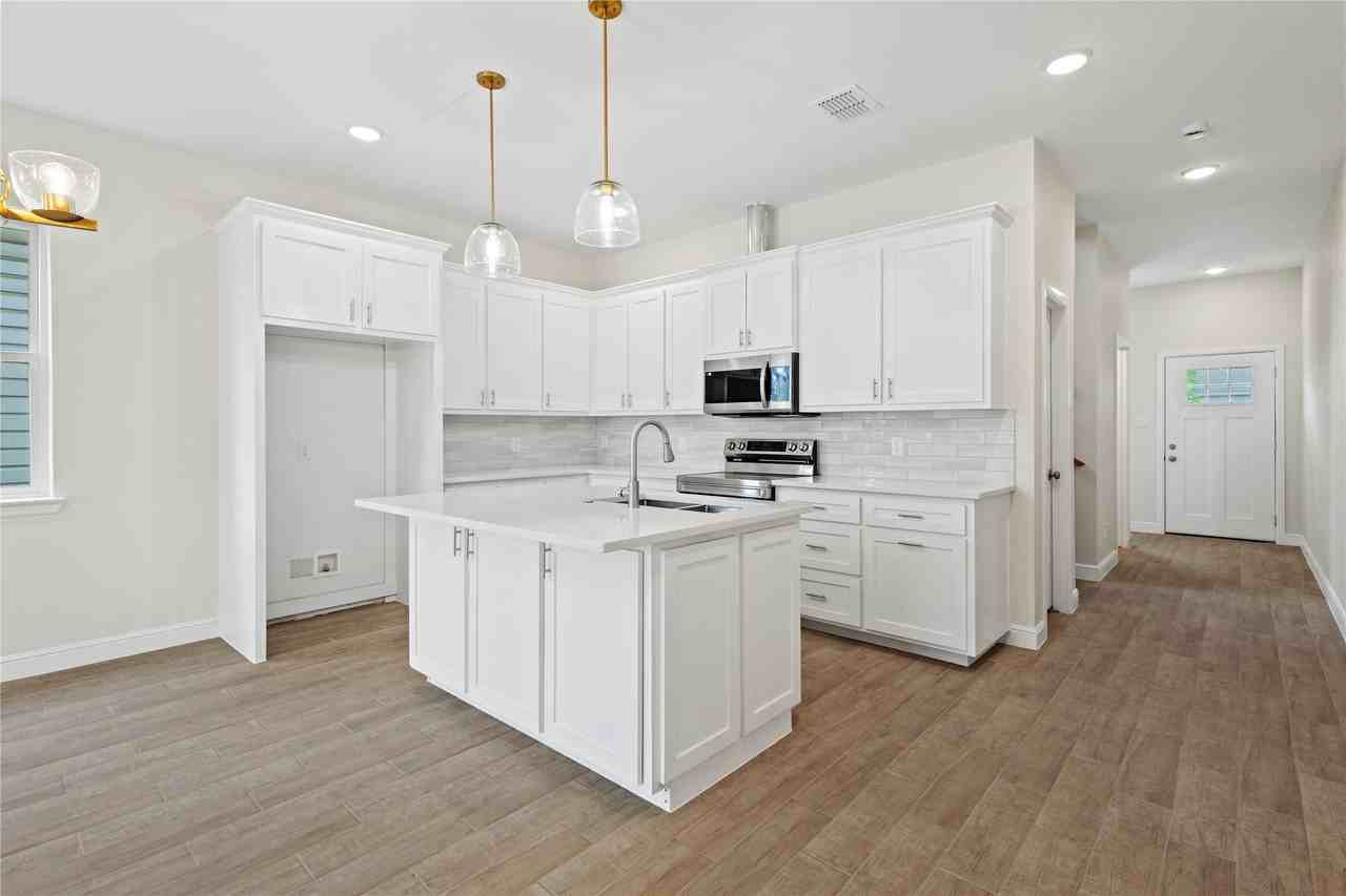 1246 Lowe St - Photo 7 of 16