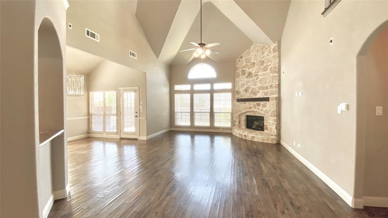 3052 Aerial Dr - Photo 4 of 29