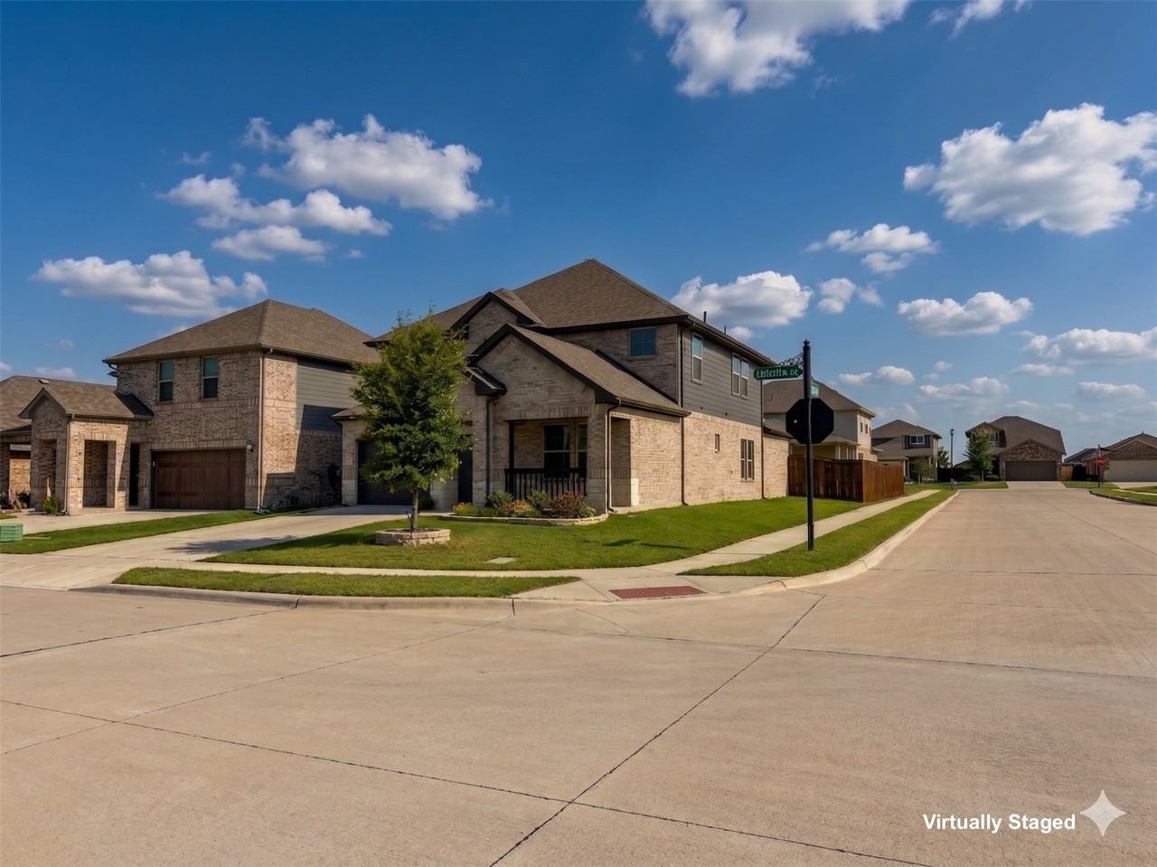 1425 Rolling Fox Dr - Photo 2 of 27