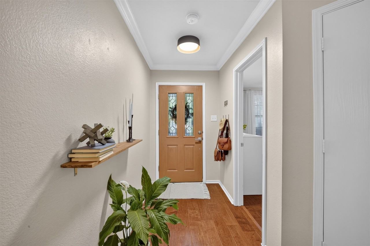 13195 Michelle Dr - Photo 3 of 38
