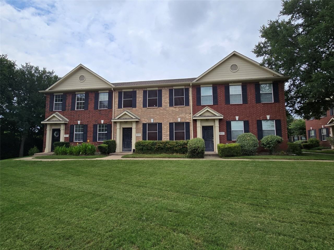 4082 Kyndra Cir - Photo 2 of 36