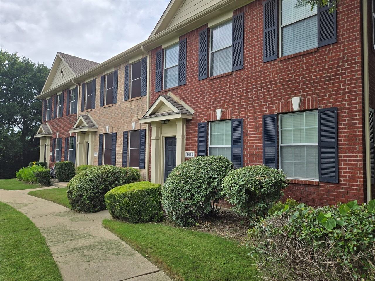 4082 Kyndra Cir - Photo 3 of 36