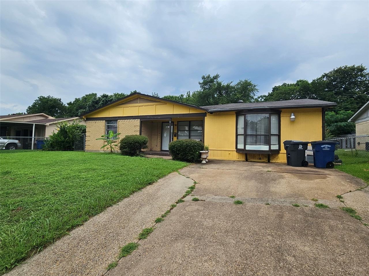 119 Palm Oak Dr - Photo 2 of 17