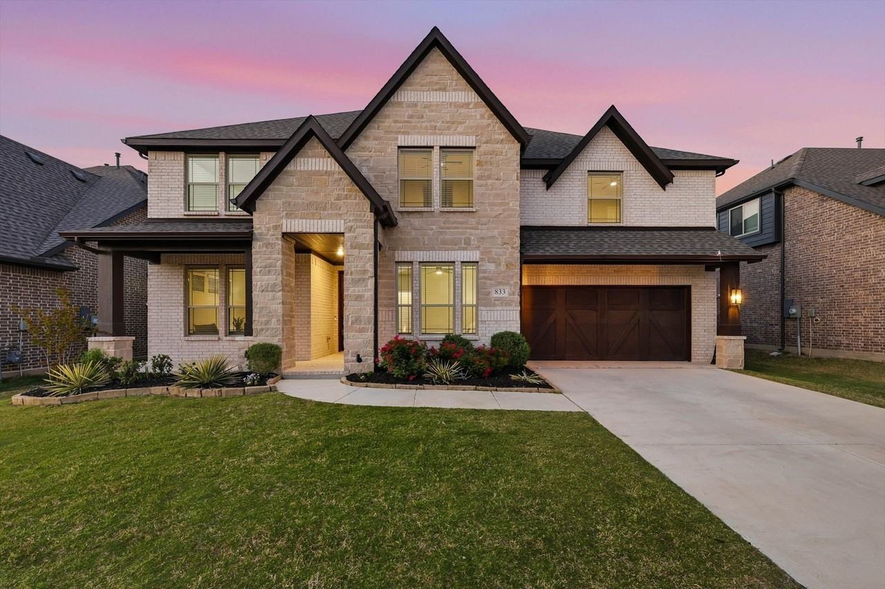 833 Daisy Corner Dr - Photo 2 of 36