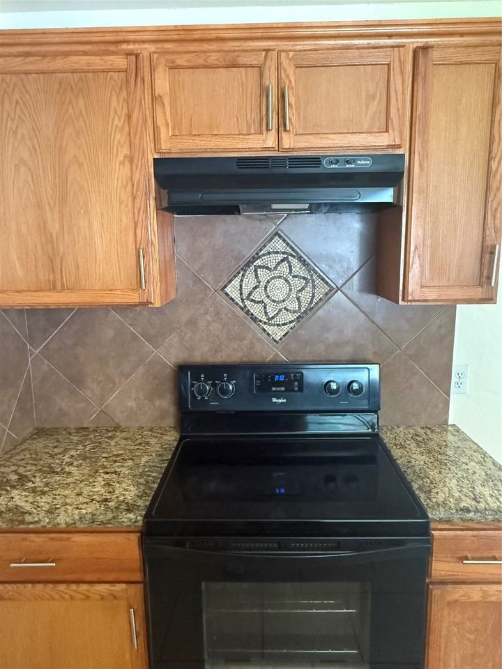 1104 Boston Blvd - Photo 2 of 13