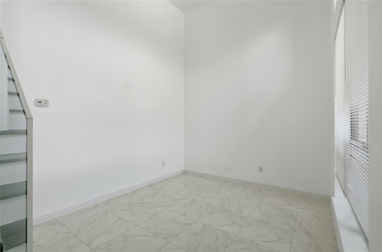 5001 Spicewood Dr - Photo 4 of 29