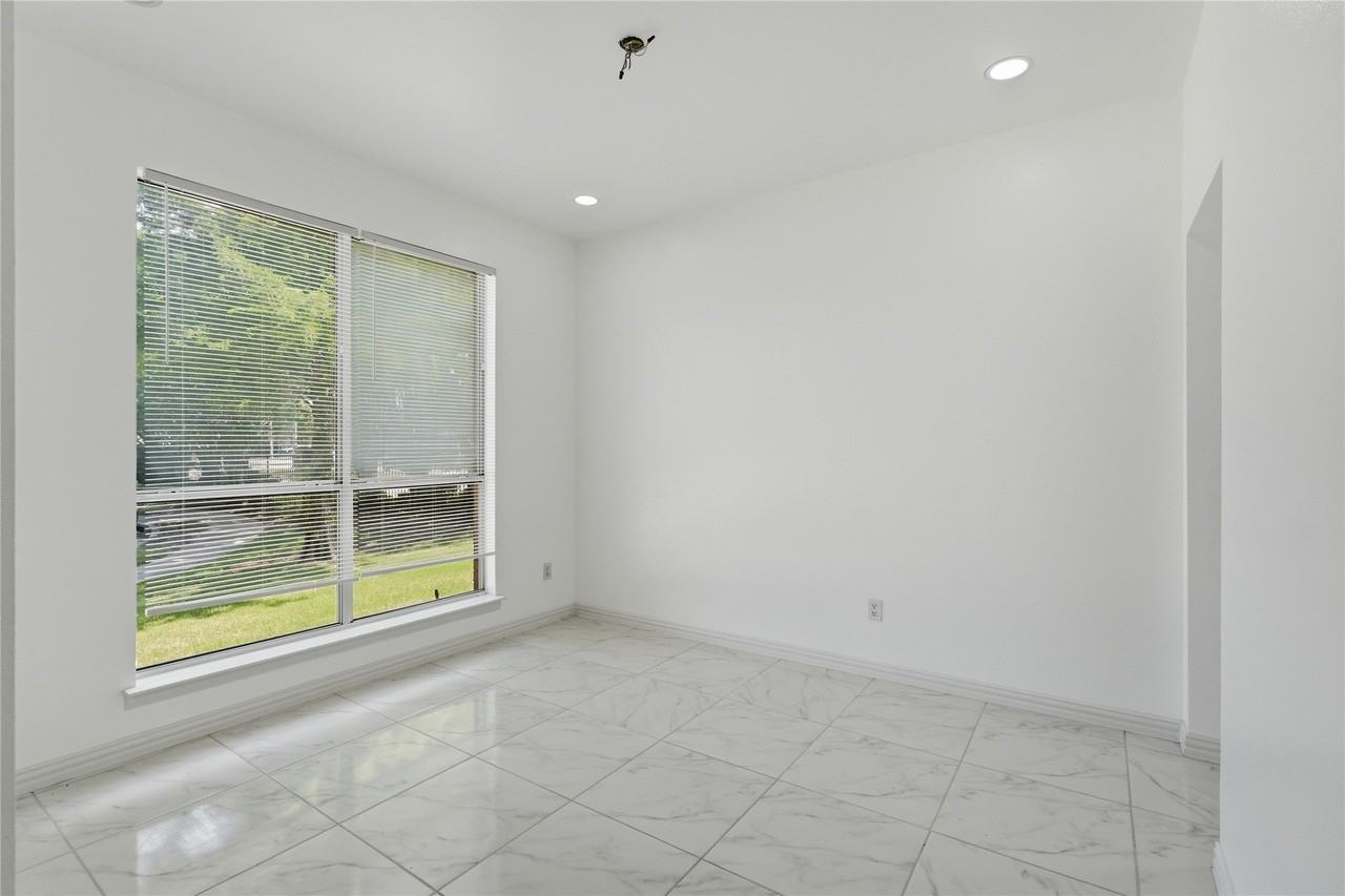 5001 Spicewood Dr - Photo 5 of 29