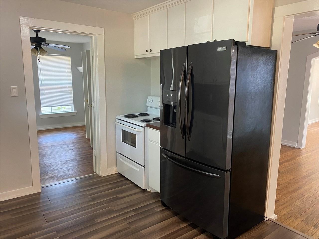 403 Marshall St - Photo 4 of 13