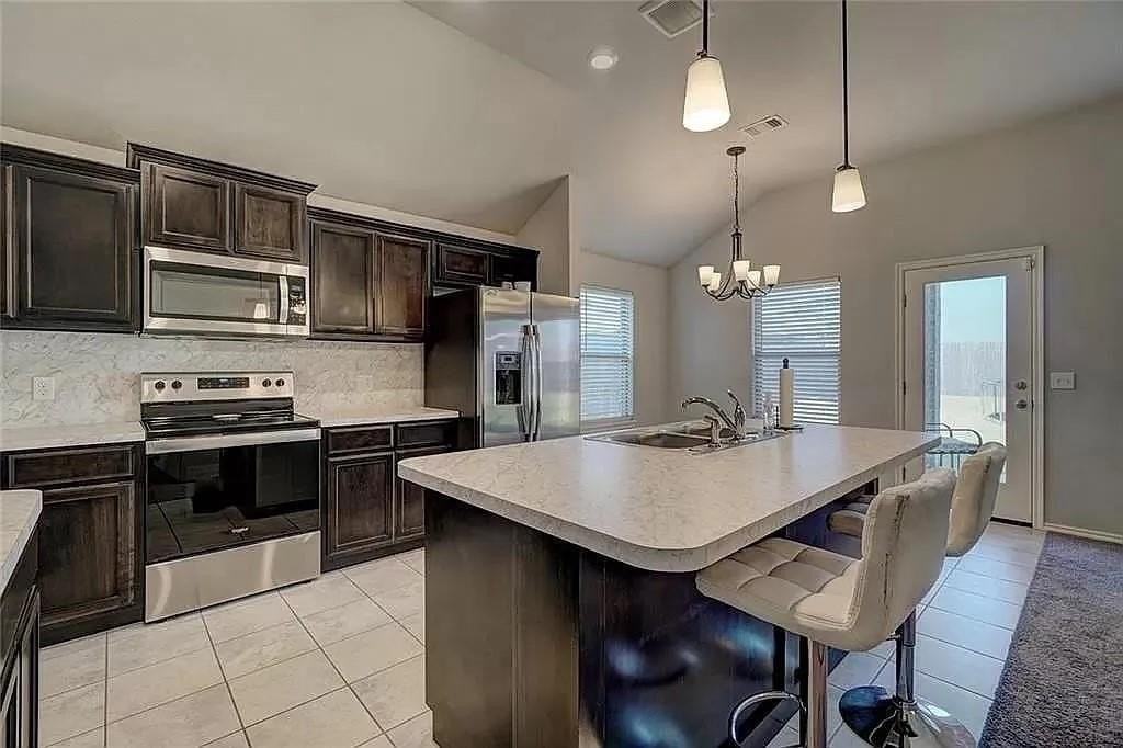 15521 Rosedown Dr - Photo 5 of 16