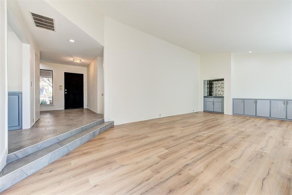 3208 Castlerock Rd - Photo 5 of 34