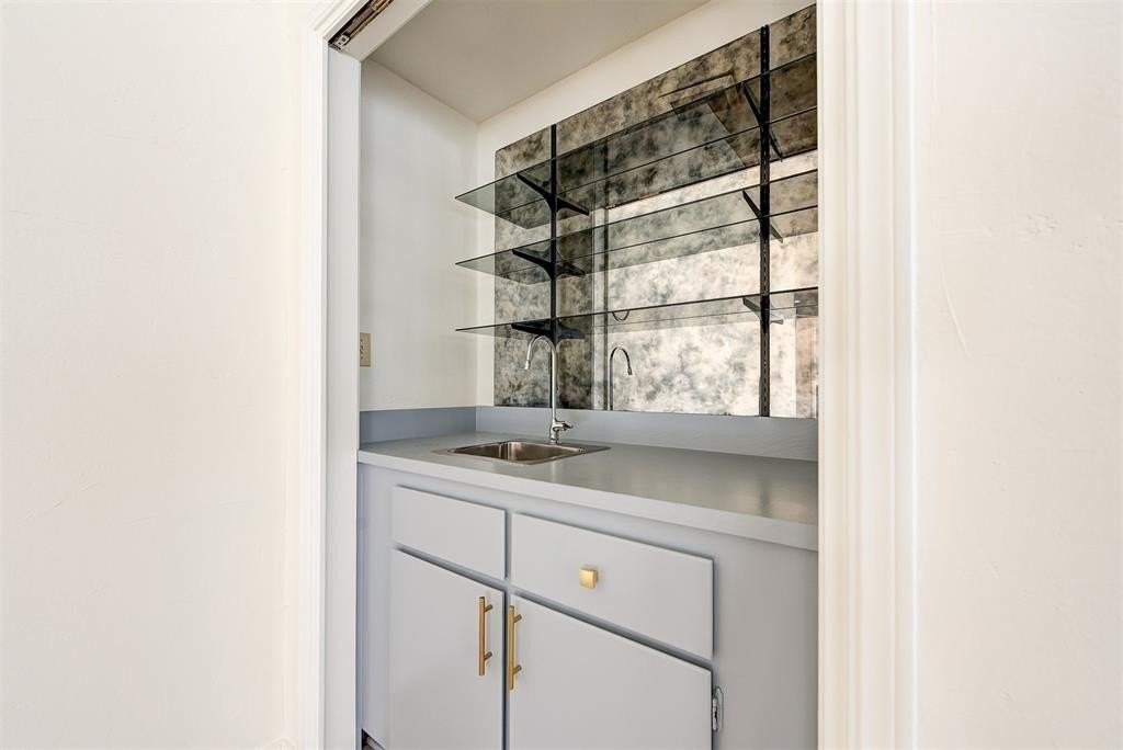 3208 Castlerock Rd - Photo 7 of 34
