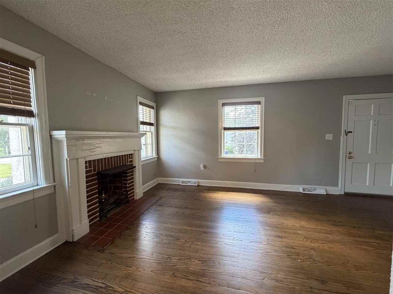 1953 Woodland Ave - Photo 3 of 8