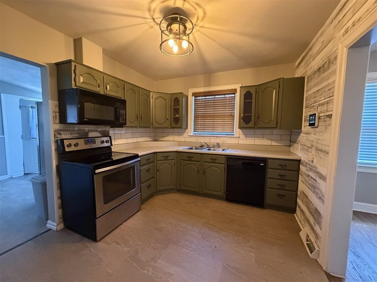 1953 Woodland Ave - Photo 4 of 8