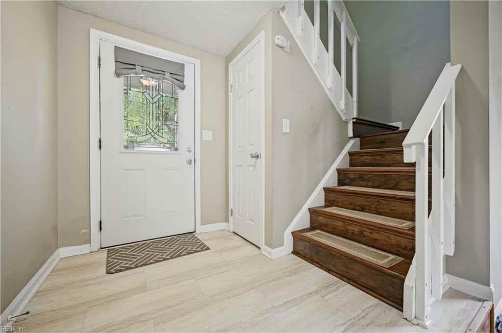 3620 Dryden Ct - Photo 5 of 48