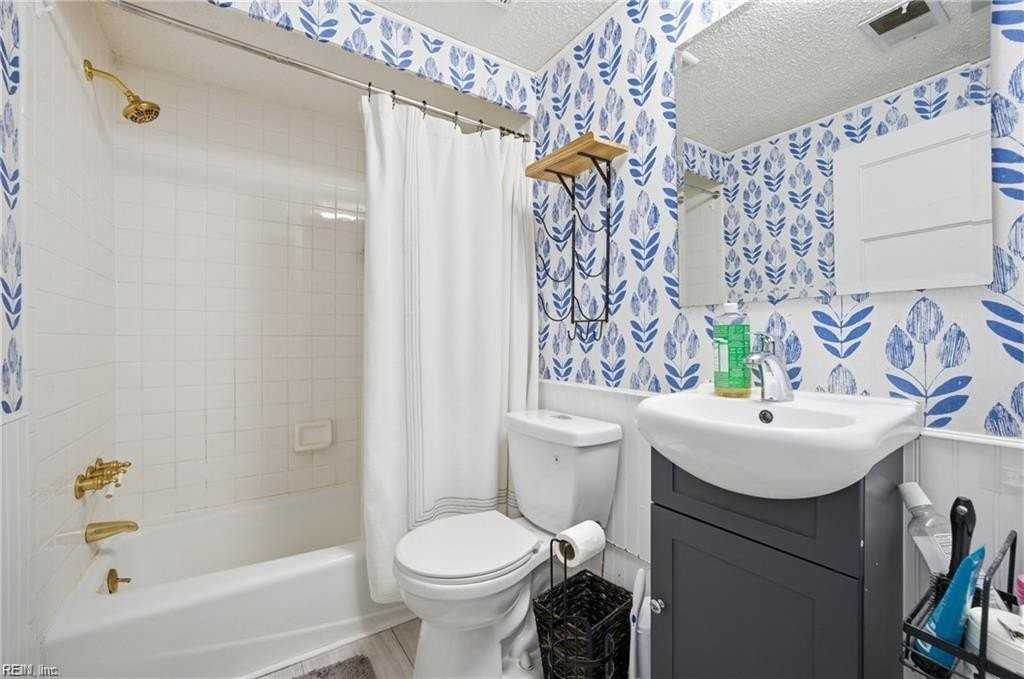 1015 Colonial Ave #4 - Photo 2 of 33