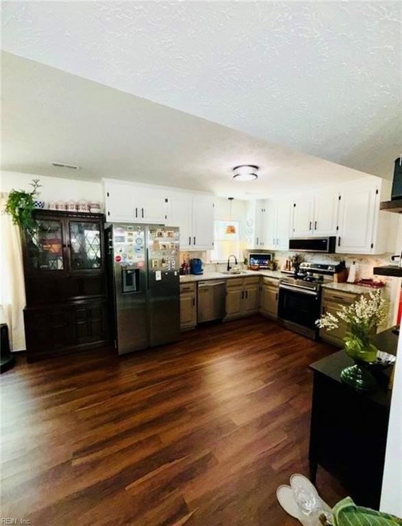 14305 Penrith Ln - Photo 4 of 15