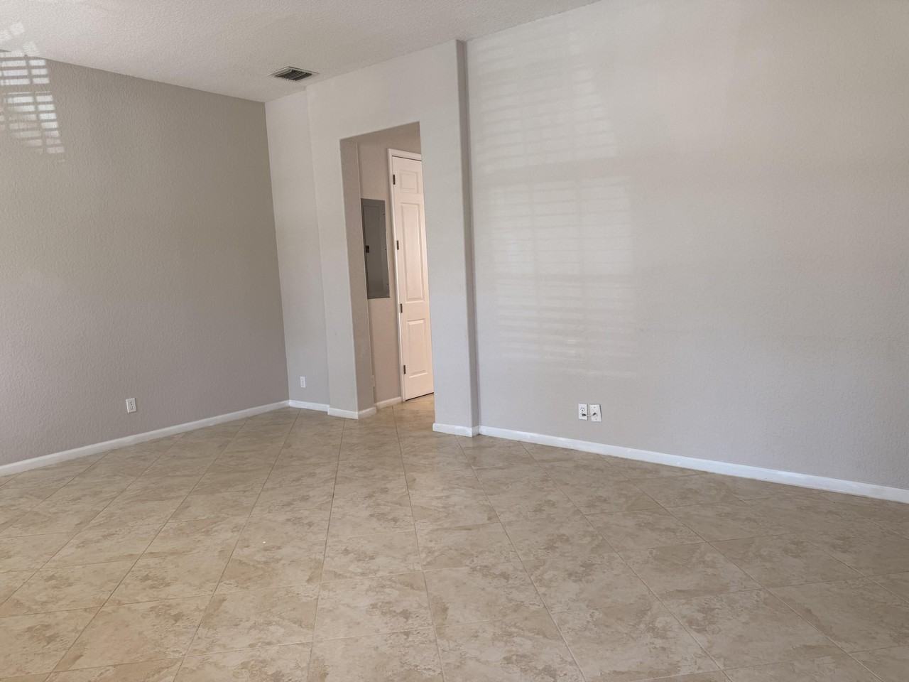2512 Nw 4th St - Photo 6 of 22
