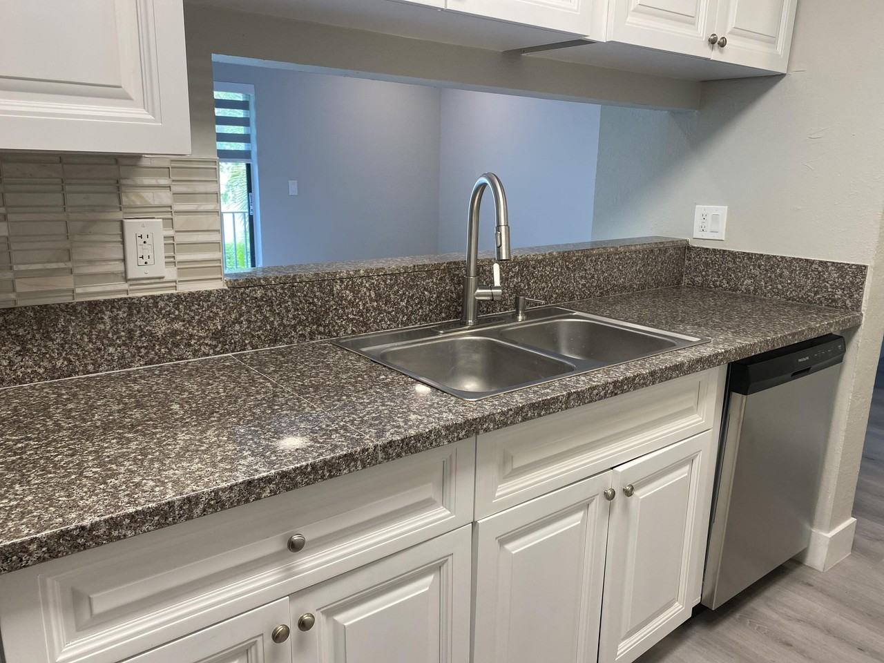 11432 Nw 43rd St - Photo 5 of 30