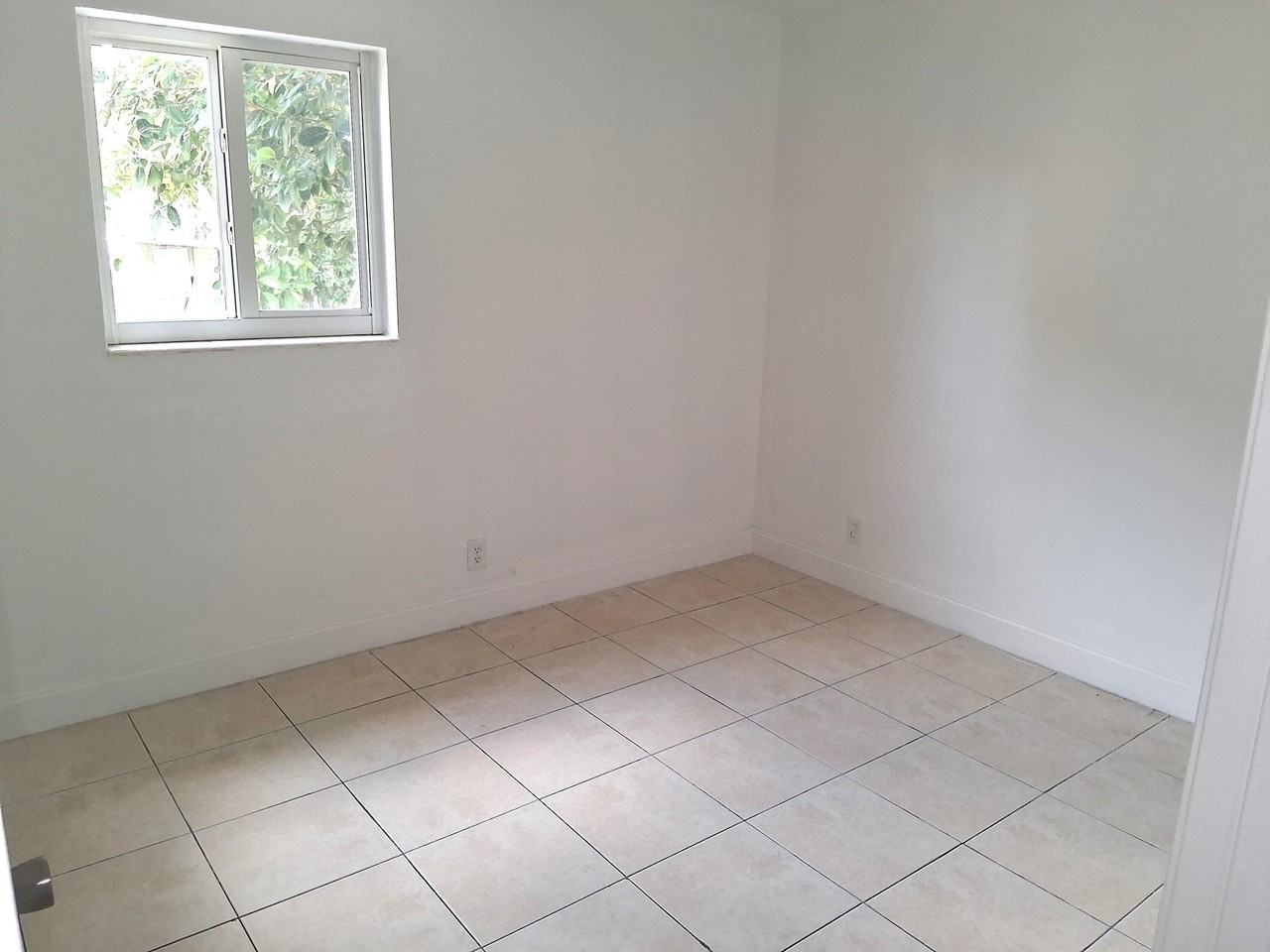 1837 Gardenia Rd - Photo 4 of 8