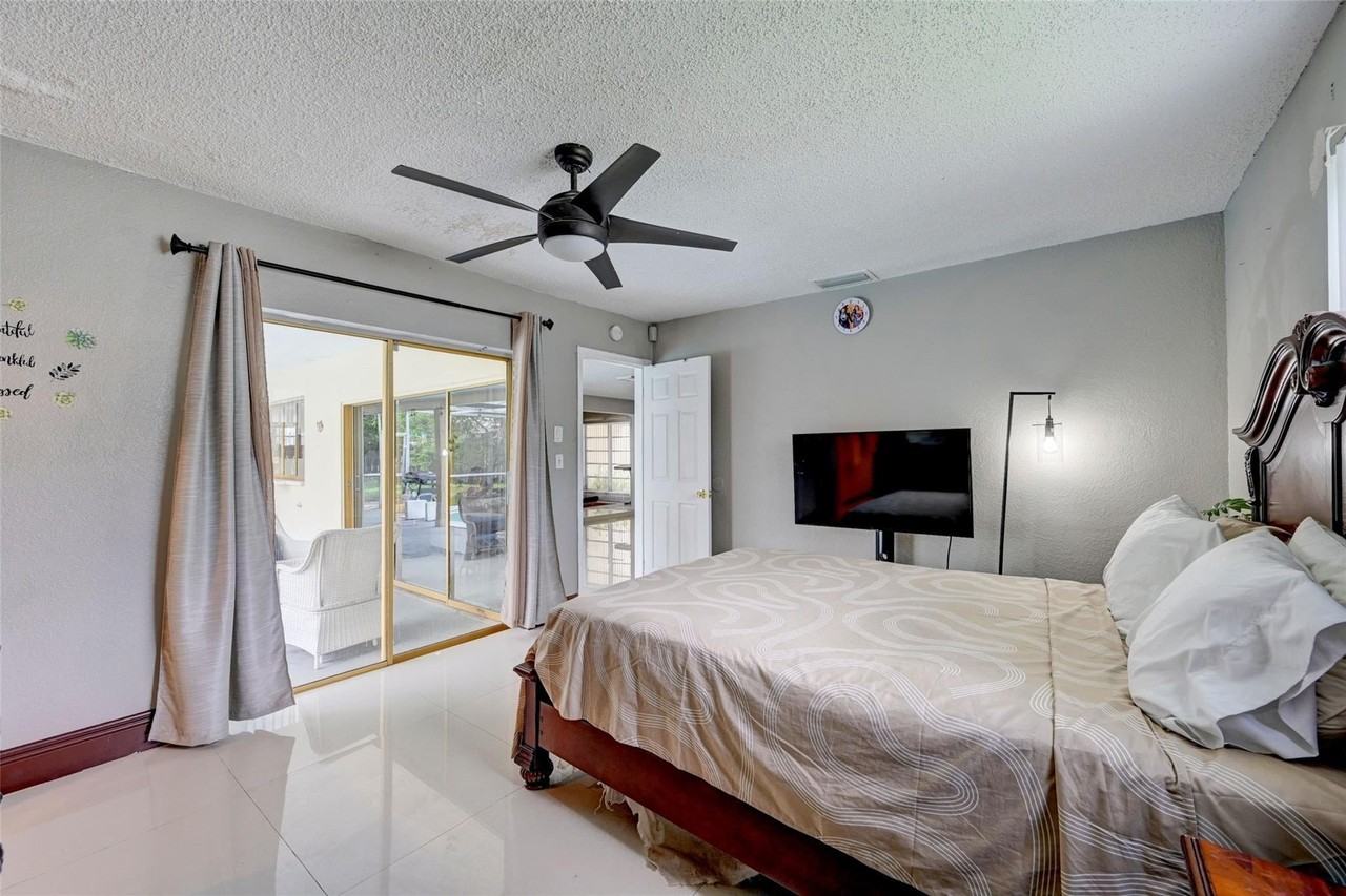 7211 Nw 21st St - Photo 5 of 17