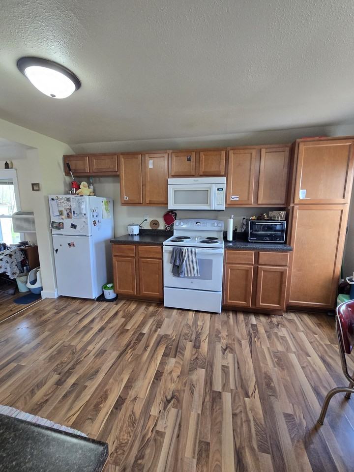 216-1/2 East 5th Street2 #2 - Photo 5 of 13