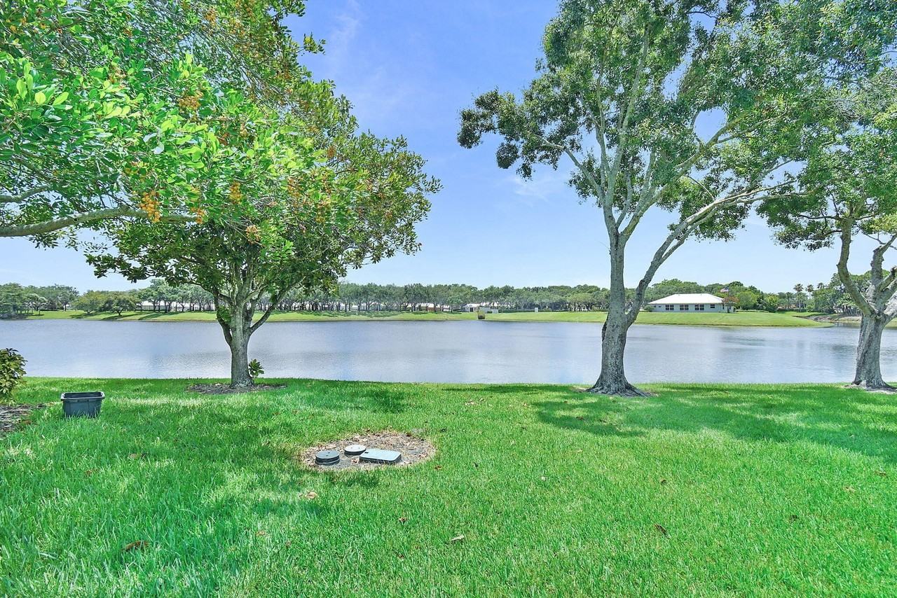 2442 Sw Danbury Ln - Photo 4 of 50