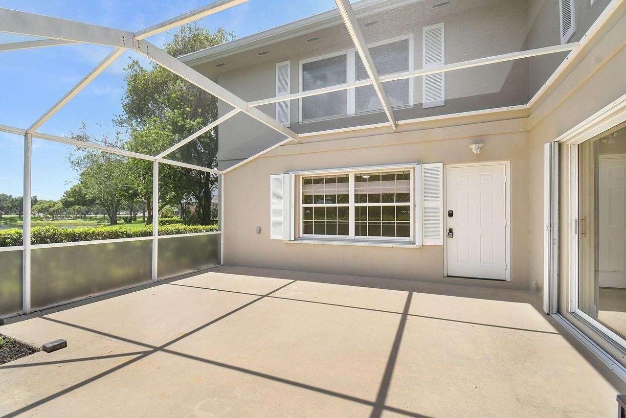 2442 Sw Danbury Ln - Photo 6 of 50