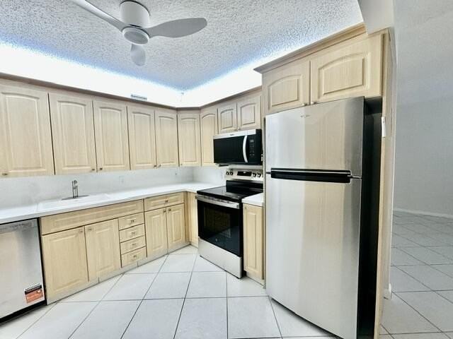 3057 Yarmouth C - Photo 3 of 49