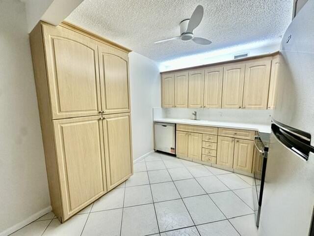 3057 Yarmouth C - Photo 4 of 49