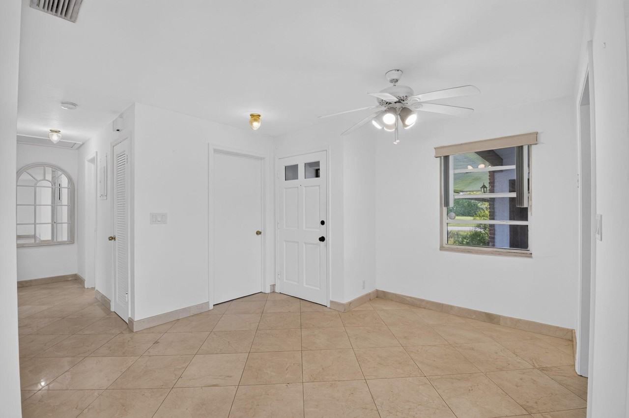 300 Nw 42nd St - Photo 6 of 34